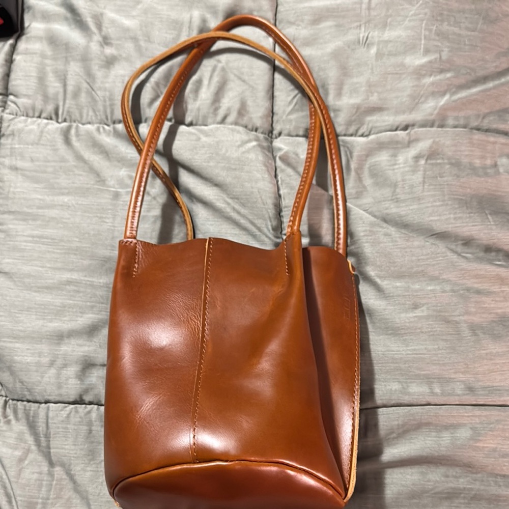 Portland Leather Small Devan Purse